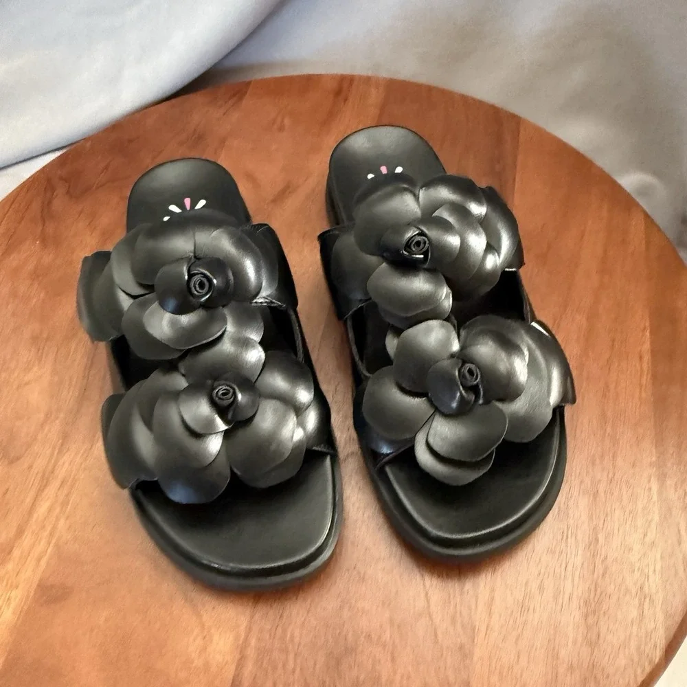 Isaac Mizrahi Live! Floral Slide Black Sandal‎ 3D Rose Petals Women's Size 7.5
